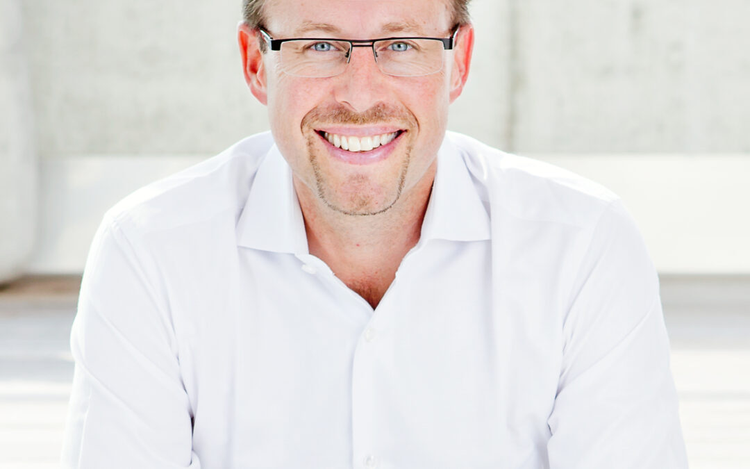 Nicolas Hassbjer besöker Executive Club i Halmstad.